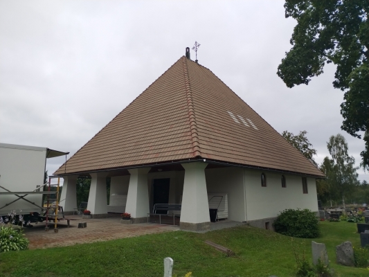 Ruoveden kappelin huoltomaalaus ja tiilikaton pesu 2024